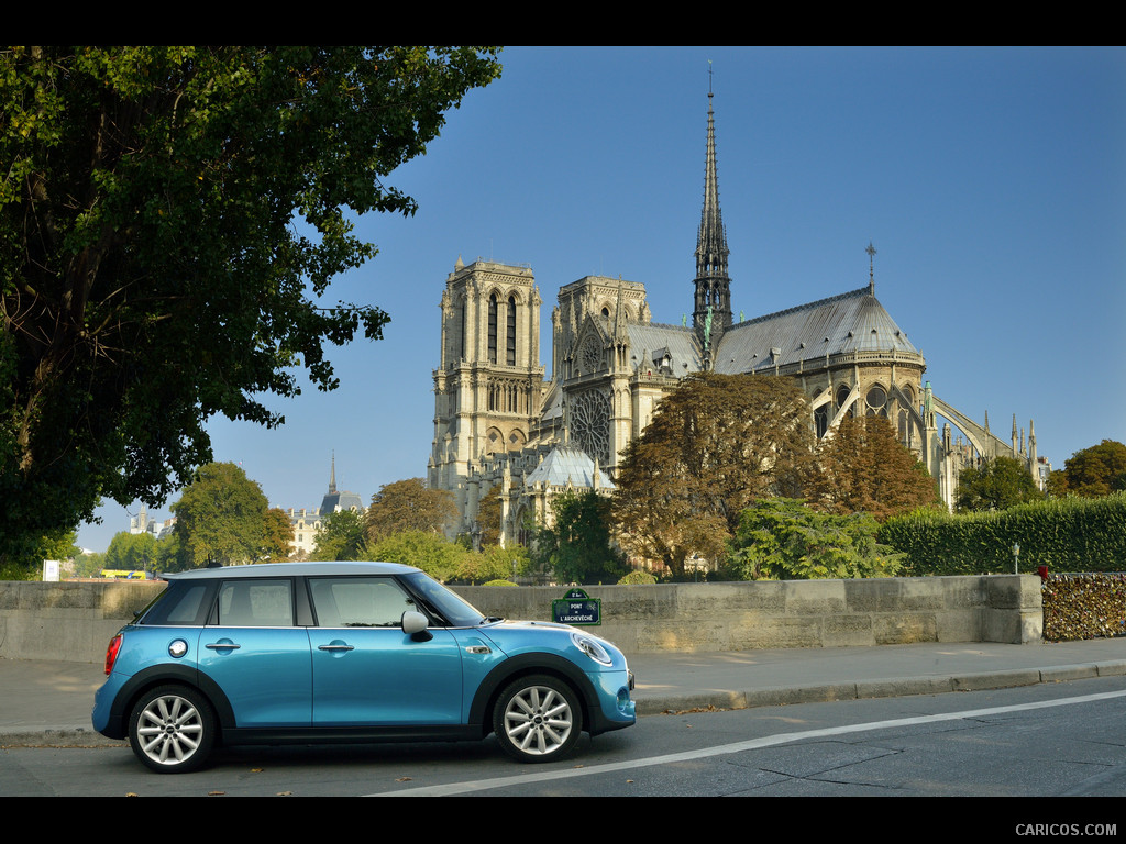 2015 MINI Cooper SD 5-Door in Paris  - Side