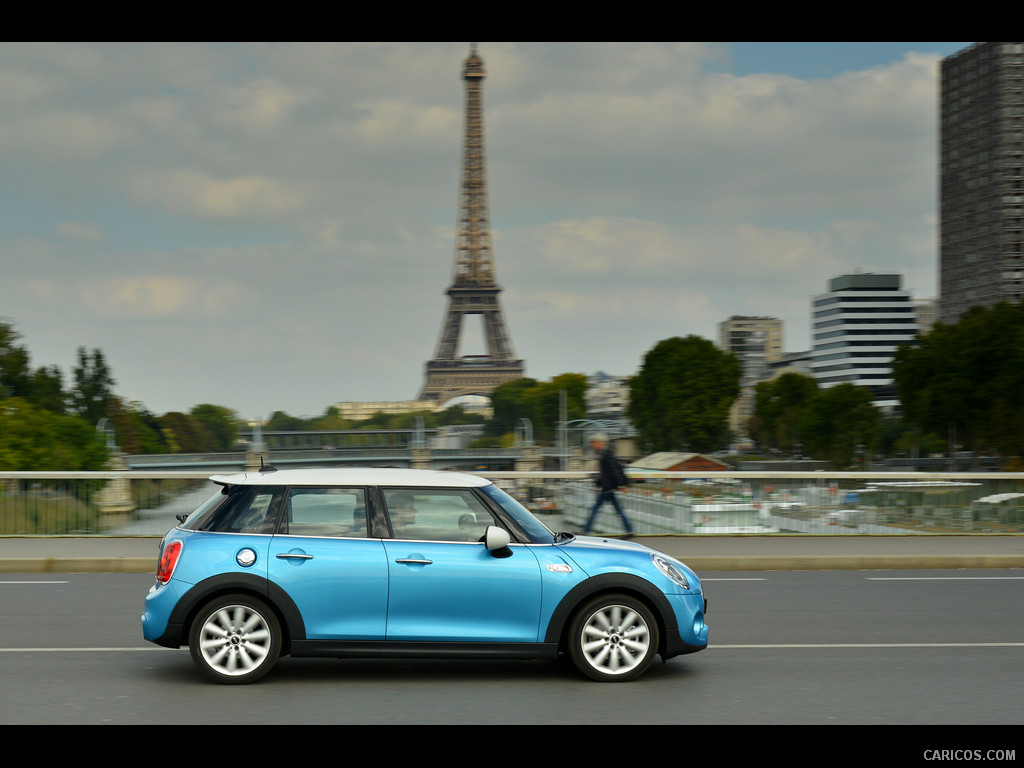 2015 MINI Cooper SD 5-Door in Paris  - Side