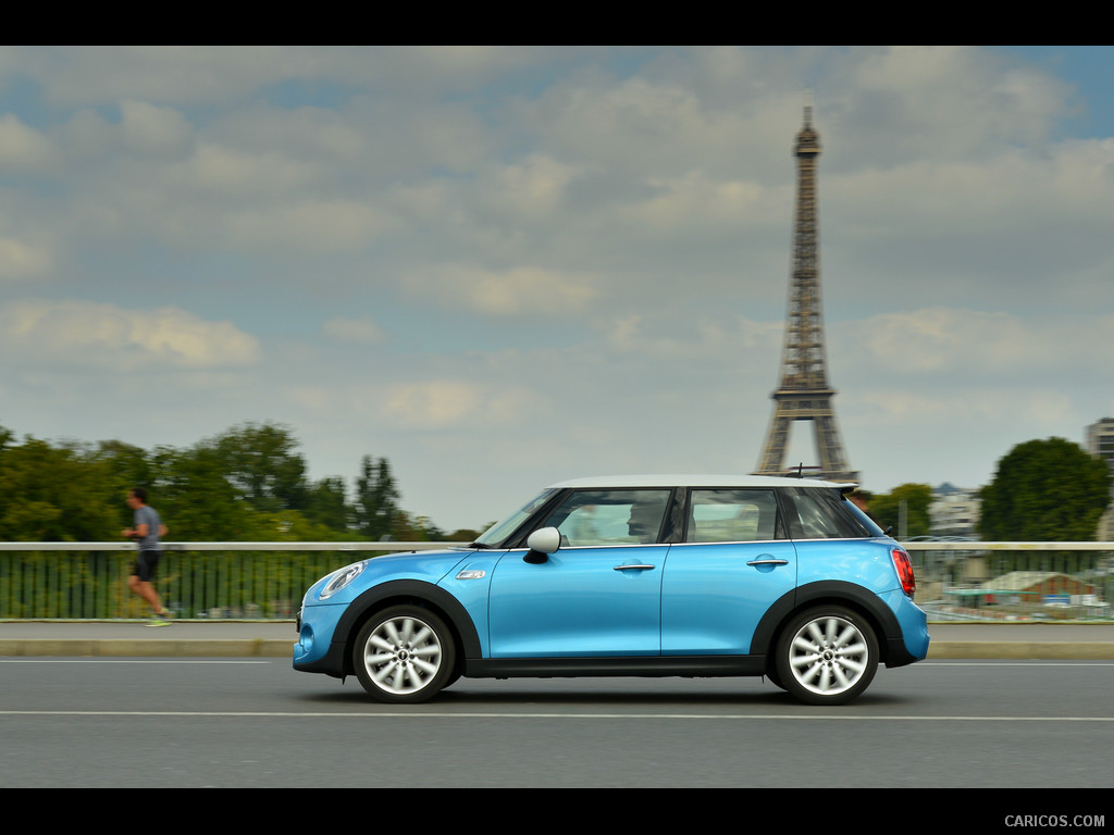 2015 MINI Cooper SD 5-Door in Paris  - Side