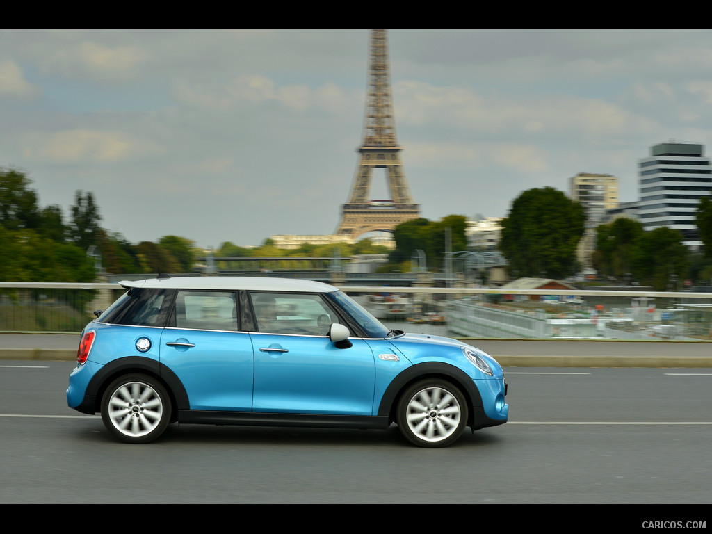 2015 MINI Cooper SD 5-Door in Paris  - Side