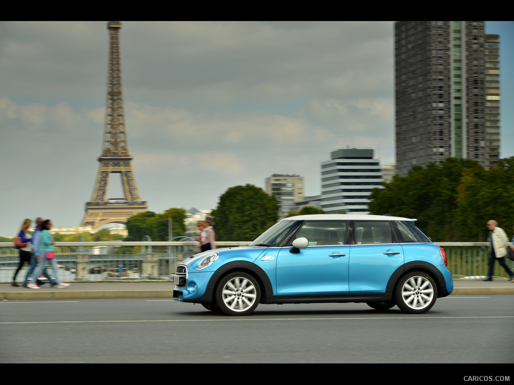 2015 MINI Cooper SD 5-Door in Paris  - Side