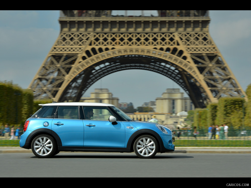 2015 MINI Cooper SD 5-Door in Paris  - Side