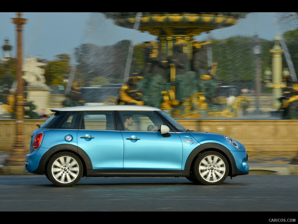 2015 MINI Cooper SD 5-Door in Paris  - Side