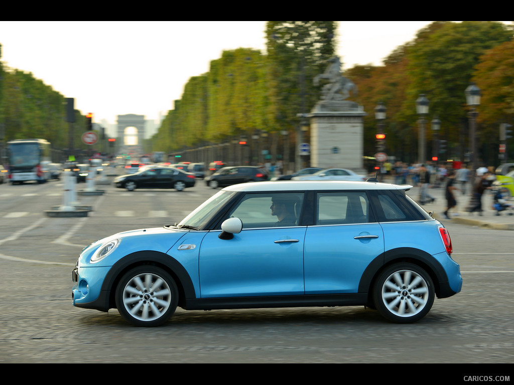 2015 MINI Cooper SD 5-Door in Paris  - Side