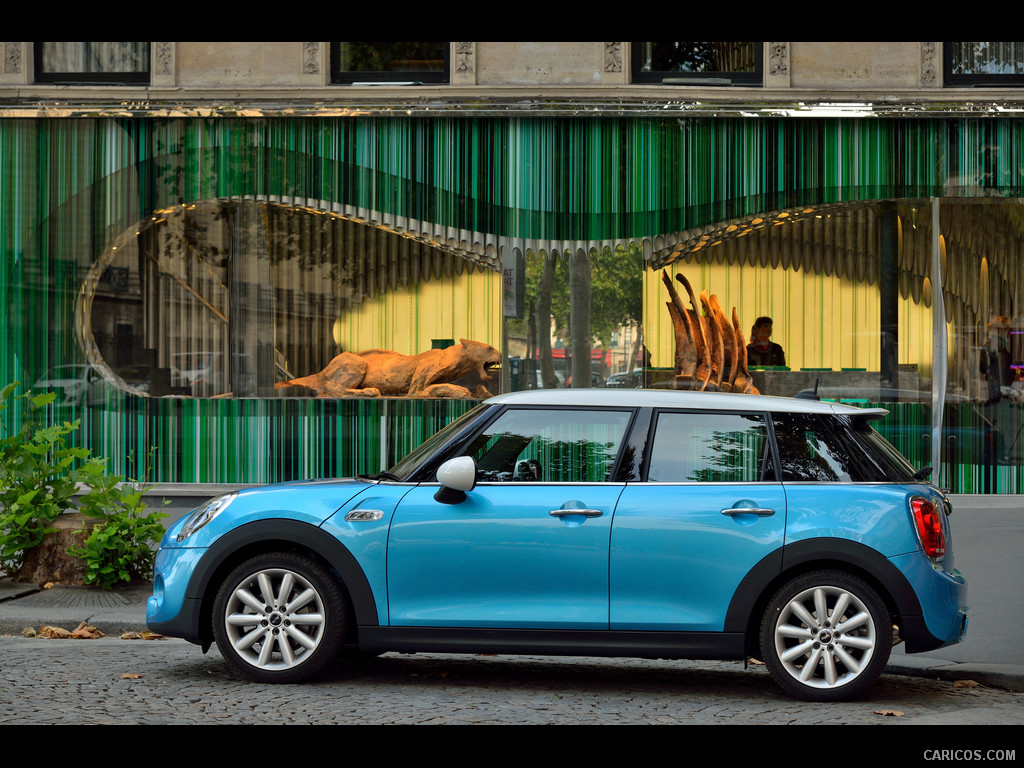 2015 MINI Cooper SD 5-Door in Paris  - Side