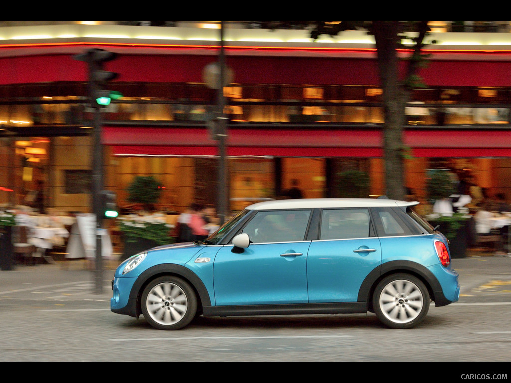 2015 MINI Cooper SD 5-Door in Paris  - Side