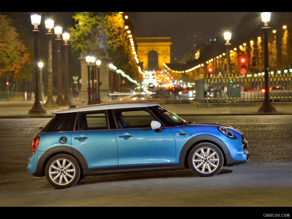 2015 MINI Cooper SD 5-Door in Paris  - Side