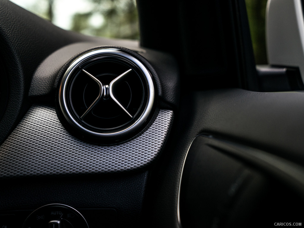 2015 Mercedes-Benz B-Class B220 CDI 4MATIC (UK-Spec)  - Interior Detail