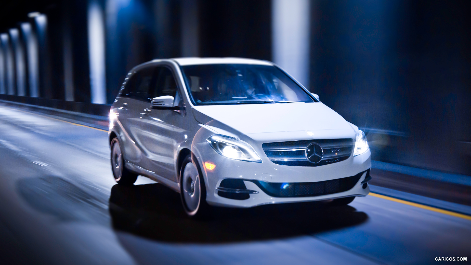 2015 Mercedes-Benz B-Class Electric Drive  - Front, #32 of 135