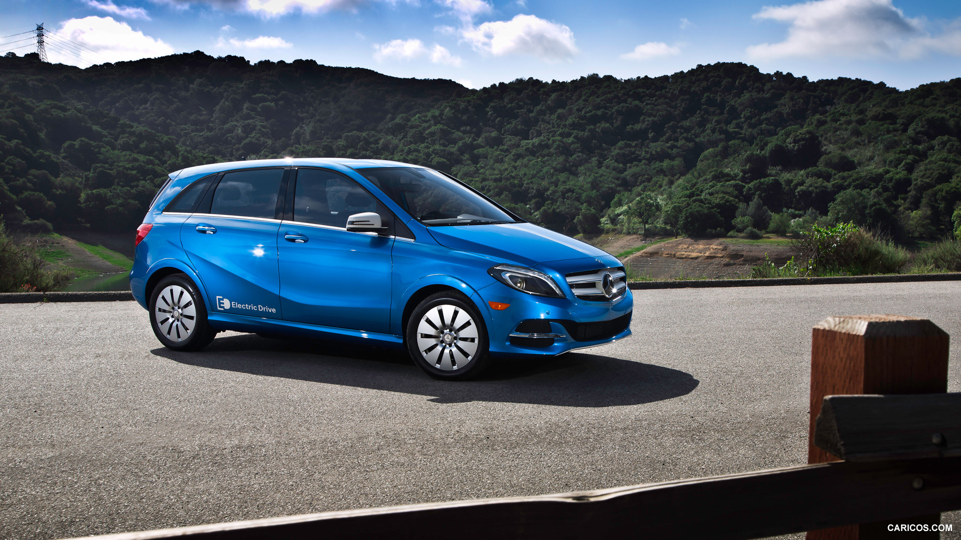 2015 Mercedes-Benz B-Class Electric Drive  - Side, #53 of 135