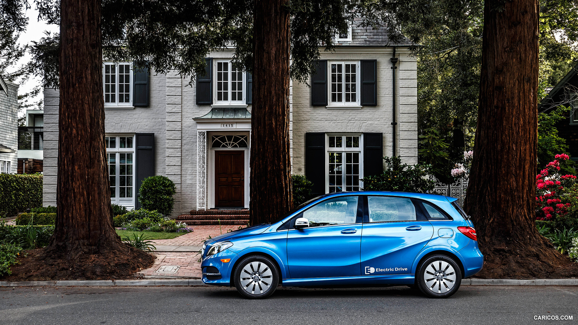 2015 Mercedes-Benz B-Class Electric Drive  - Side, #69 of 135
