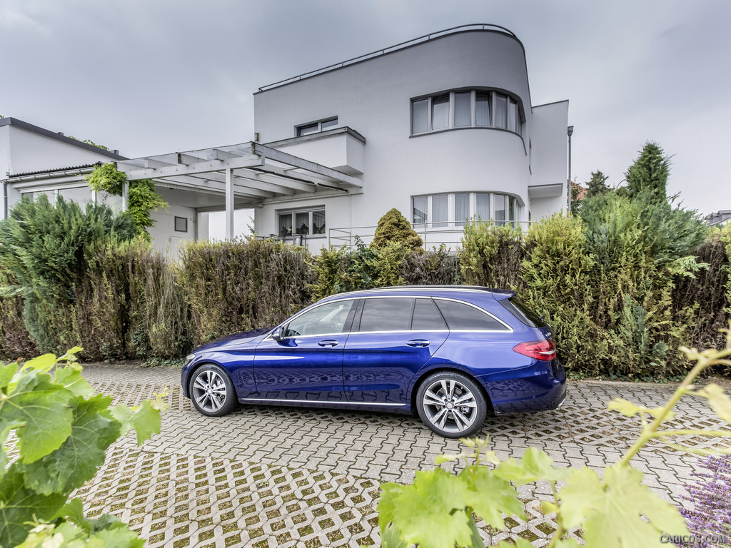 2015 Mercedes-Benz C-Class C 250 Estate (Avantgarde, Brilliant Blue) - Side