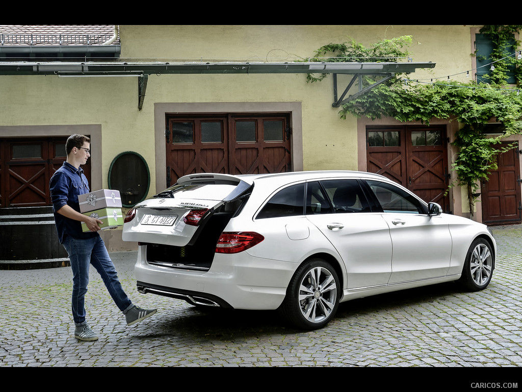 2015 Mercedes-Benz C-Class C 300 BlueTEC HYBRID Estate (Avantgarde, Designo Diamond White) - Trunk