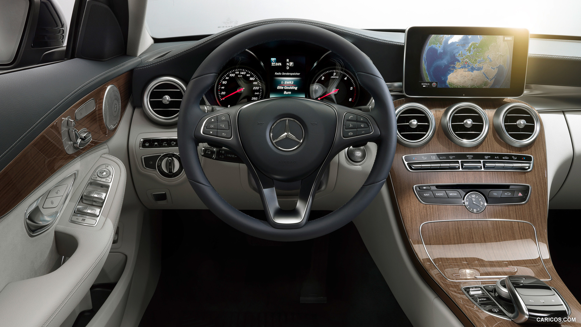 2015 Mercedes-Benz C-Class C 300 BlueTEC HYBRID Exclusive Line - Central Console, #40 of 181