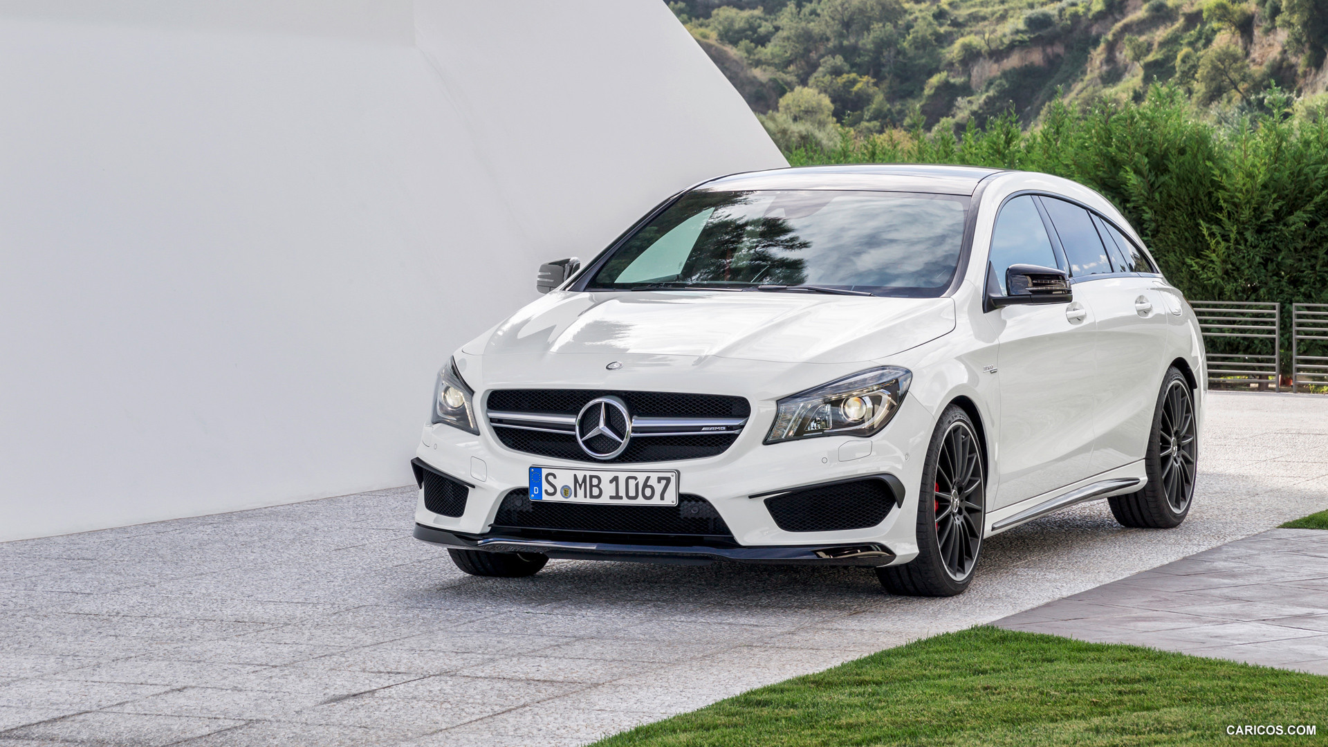 2015 Mercedes-Benz CLA 45 AMG Shooting Brake (Calcite White) - Front, #33 of 70