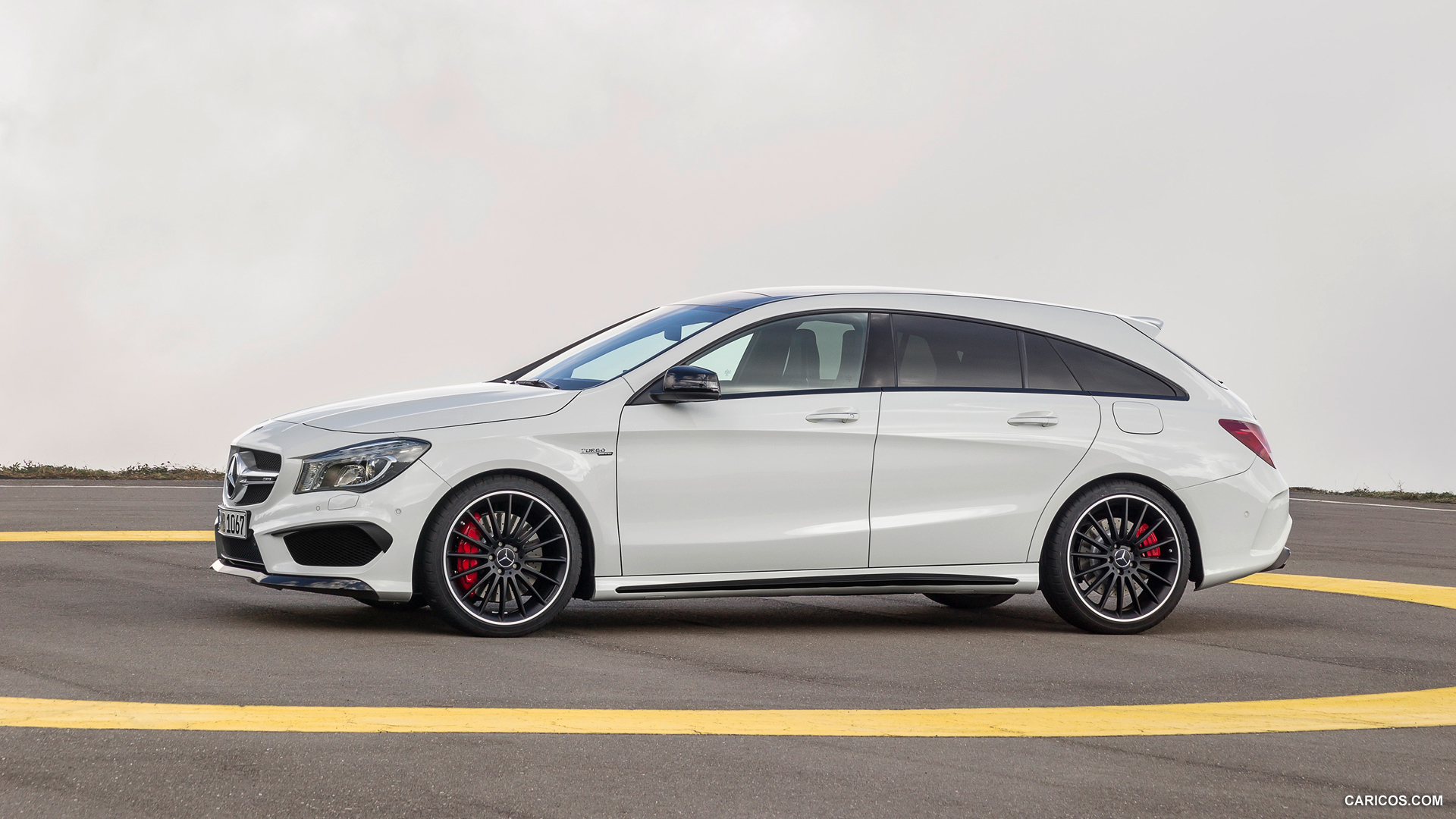 2015 Mercedes-Benz CLA 45 AMG Shooting Brake (Calcite White) - Side, #16 of 70