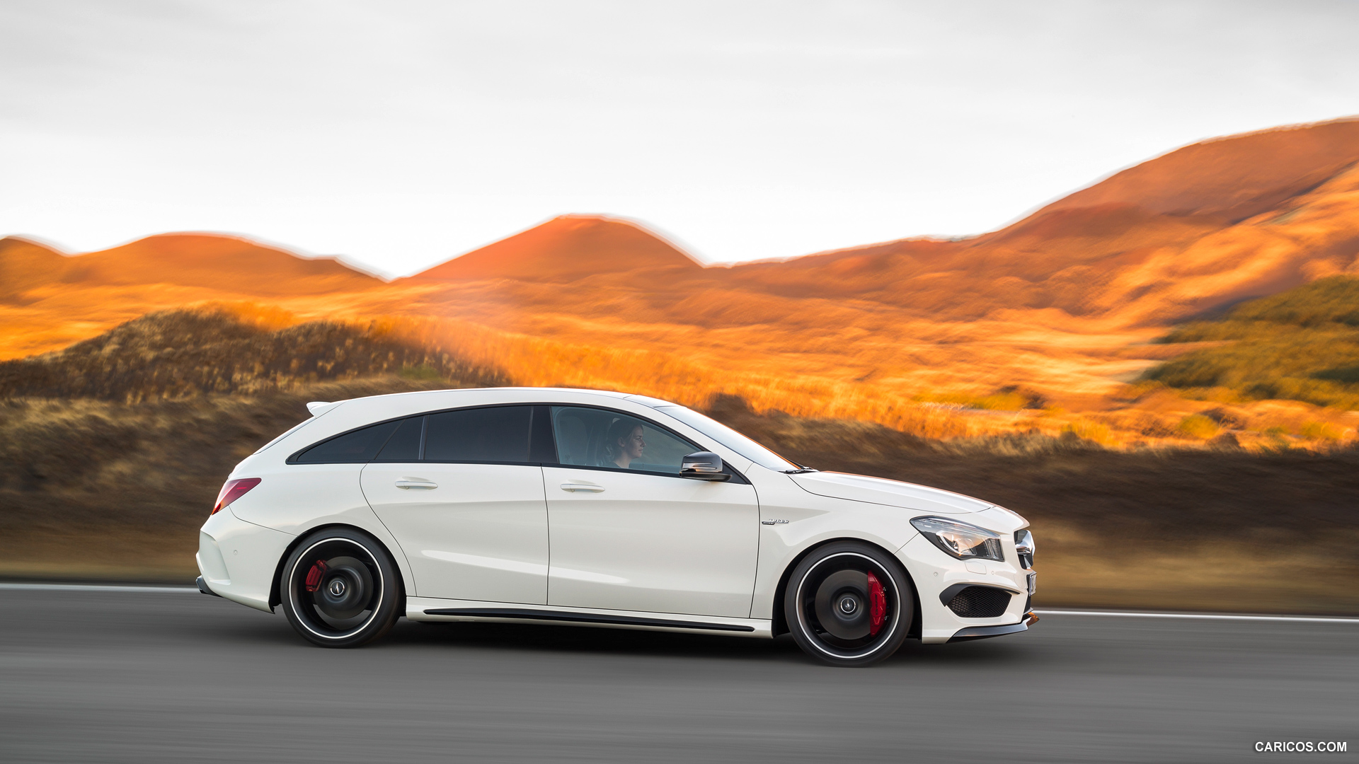2015 Mercedes-Benz CLA 45 AMG Shooting Brake (Calcite White) - Side, #22 of 70