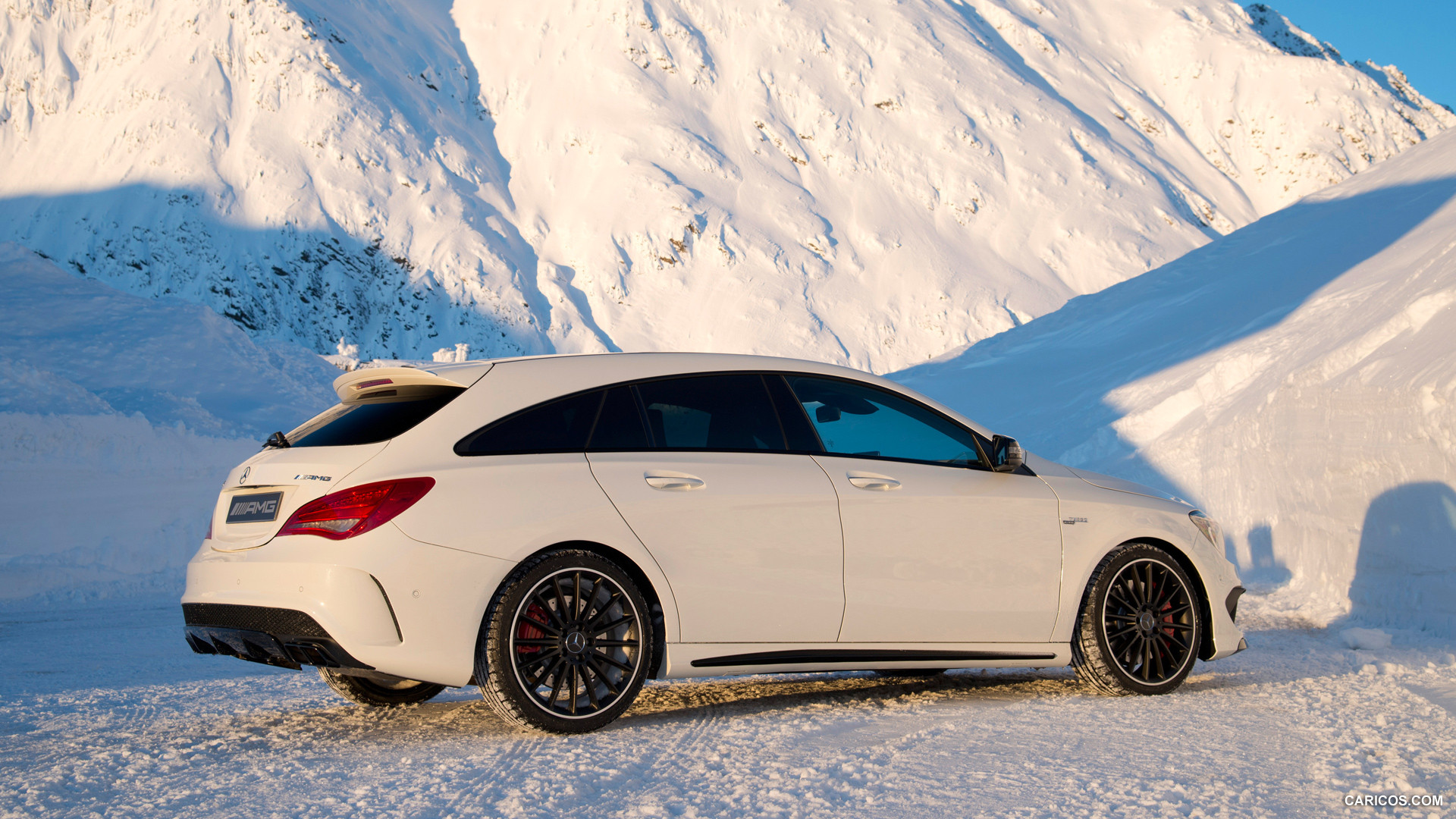 2015 Mercedes-Benz CLA 45 AMG Shooting Brake (Calcite White) - Side, #26 of 70