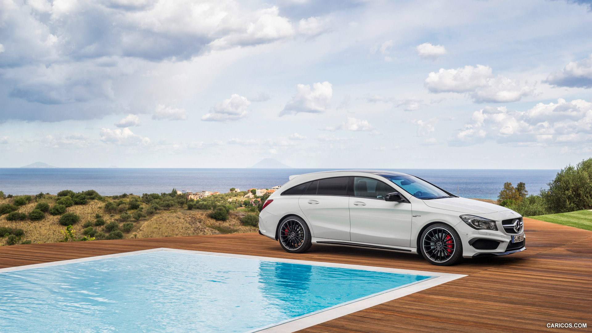 2015 Mercedes-Benz CLA 45 AMG Shooting Brake (Calcite White) - Side, #35 of 70