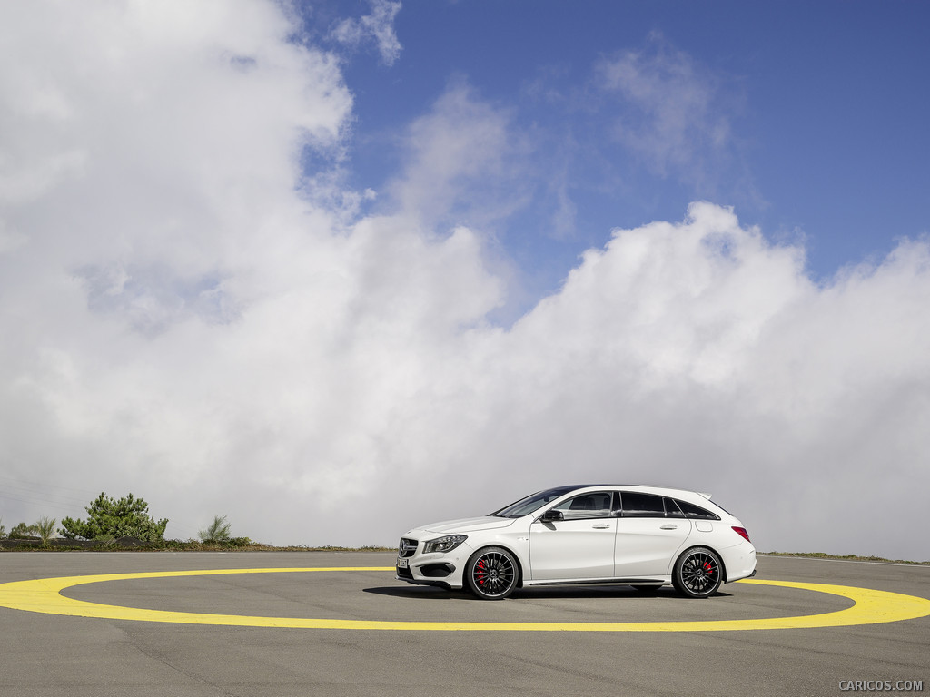 2015 Mercedes-Benz CLA 45 AMG Shooting Brake (Calcite White) - Side