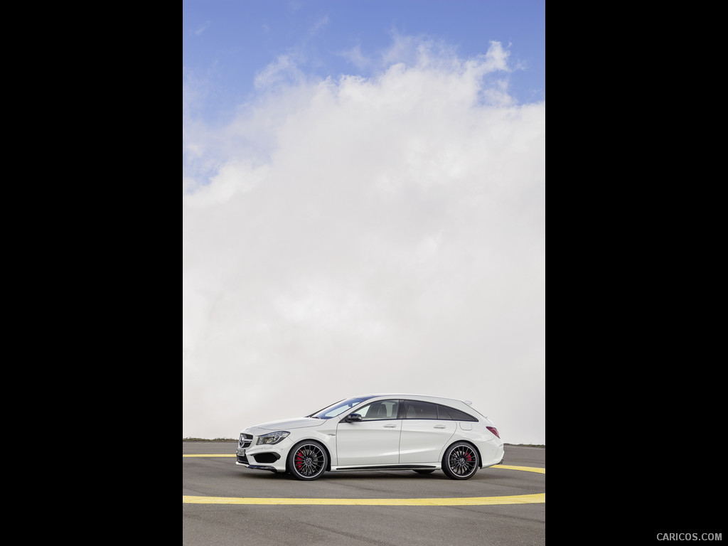 2015 Mercedes-Benz CLA 45 AMG Shooting Brake (Calcite White) - Side