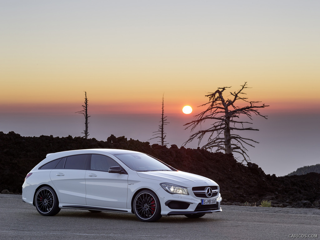 2015 Mercedes-Benz CLA 45 AMG Shooting Brake (Calcite White) - Side