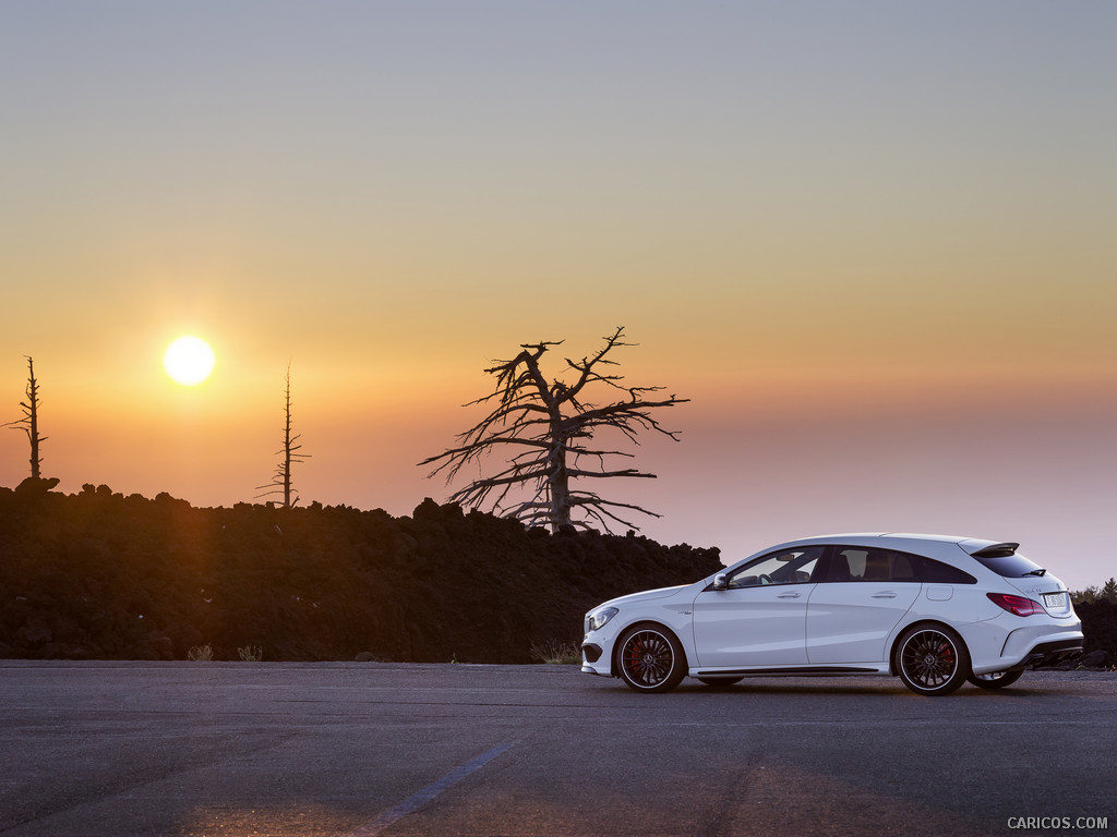 2015 Mercedes-Benz CLA 45 AMG Shooting Brake (Calcite White) - Side