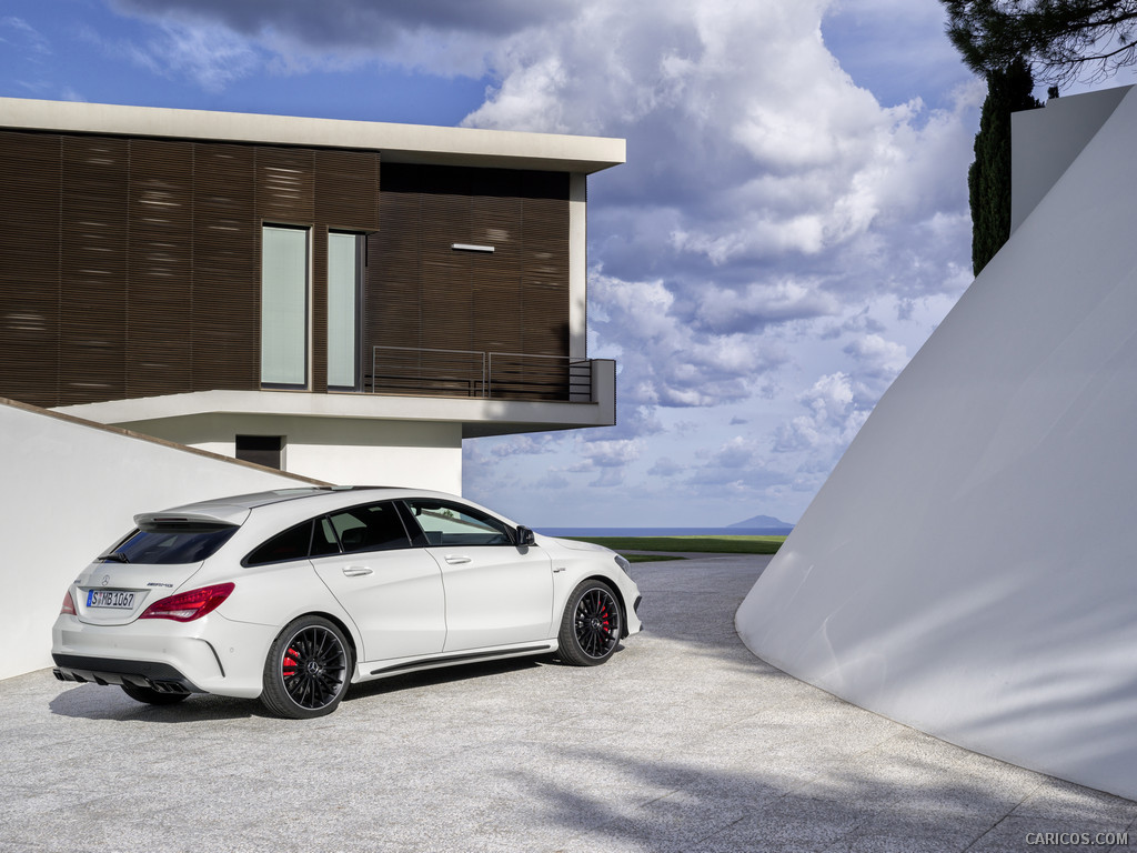 2015 Mercedes-Benz CLA 45 AMG Shooting Brake (Calcite White) - Side