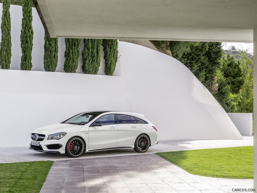 2015 Mercedes-Benz CLA 45 AMG Shooting Brake (Calcite White) - Side