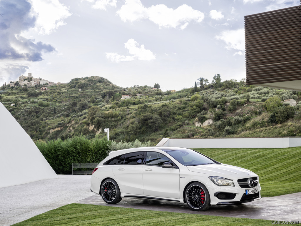 2015 Mercedes-Benz CLA 45 AMG Shooting Brake (Calcite White) - Side