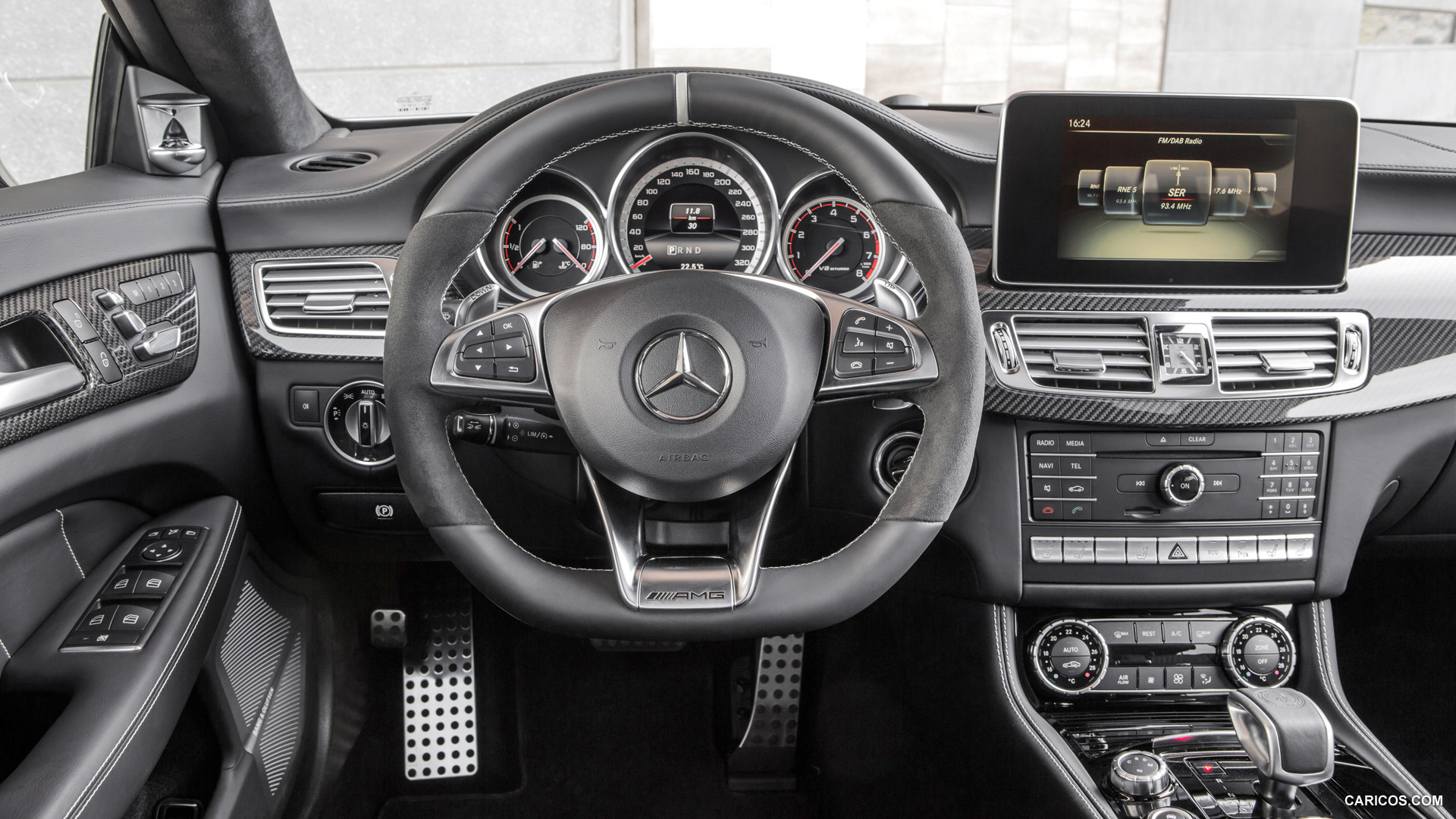 2015 Mercedes-Benz CLS 63 AMG Shooting Brake  - Interior, #32 of 52