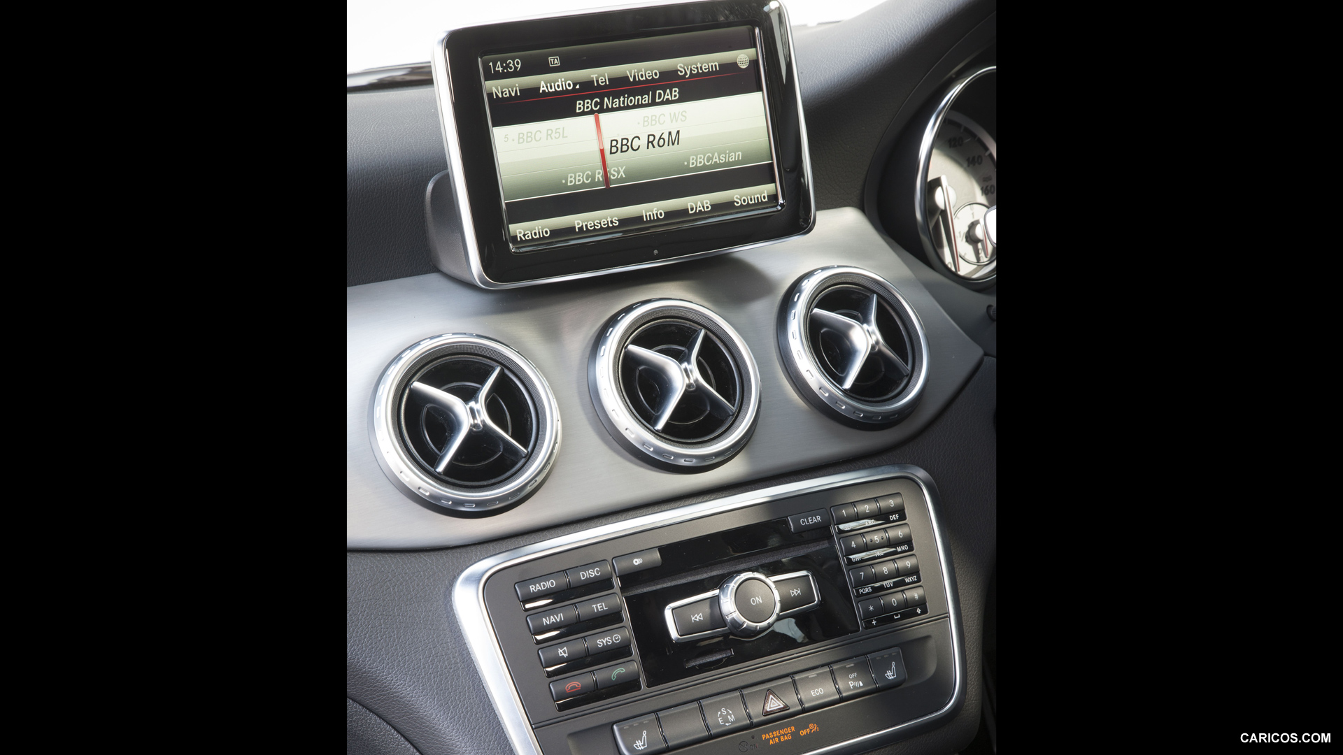 2015 Mercedes-Benz GLA 200 CDI (UK-Version)  - Central Console, #203 of 274