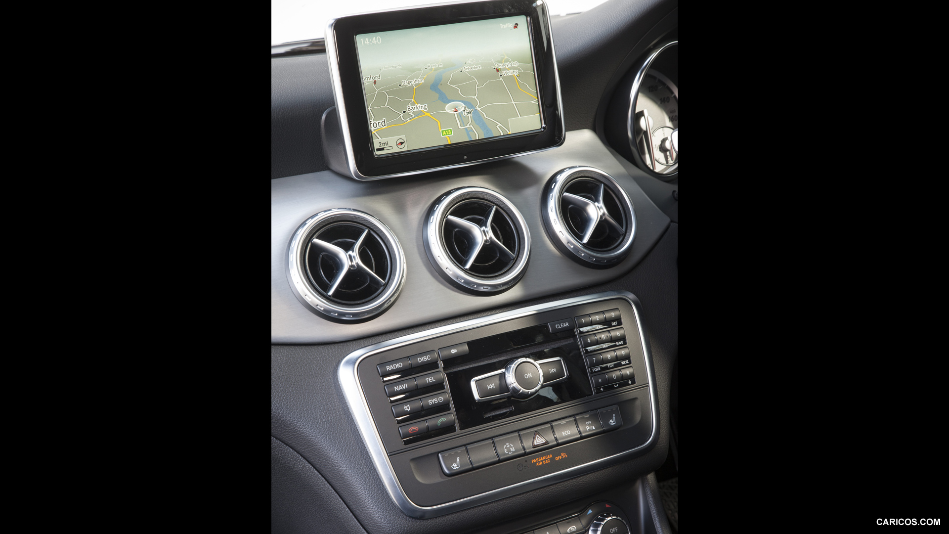 2015 Mercedes-Benz GLA 200 CDI (UK-Version)  - Central Console, #204 of 274