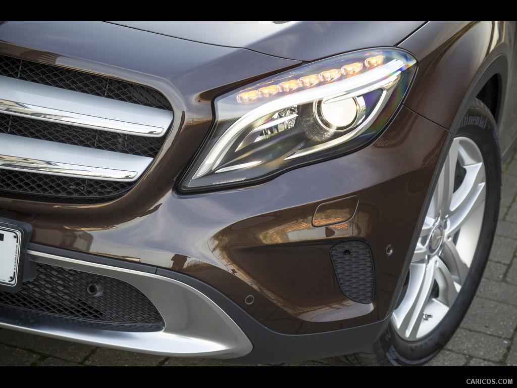 2015 Mercedes-Benz GLA 200 CDI (UK-Version)  - Headlight