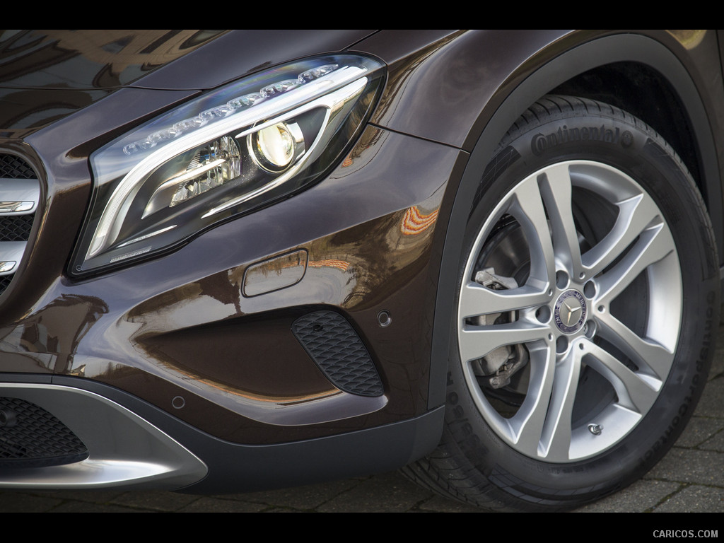 2015 Mercedes-Benz GLA 200 CDI (UK-Version)  - Headlight