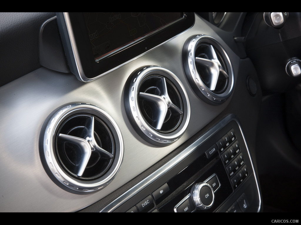 2015 Mercedes-Benz GLA 200 CDI (UK-Version)  - Interior Detail