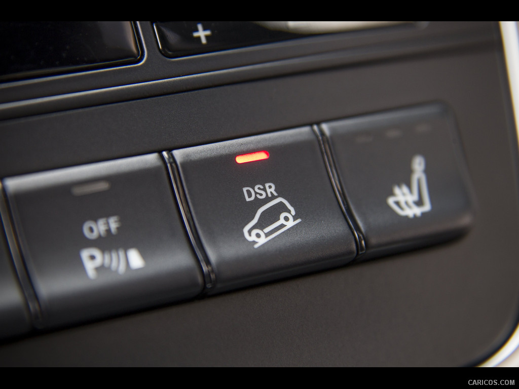 2015 Mercedes-Benz GLA 200 CDI (UK-Version)  - Interior Detail