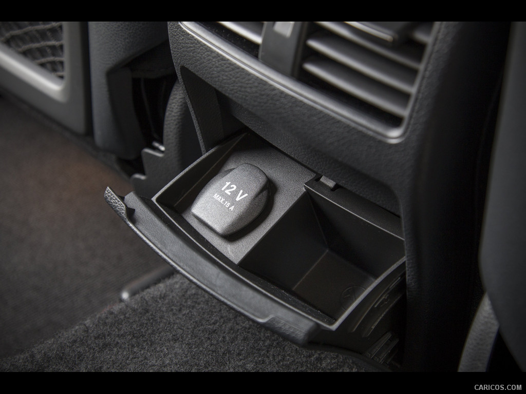 2015 Mercedes-Benz GLA 200 CDI (UK-Version)  - Interior Detail