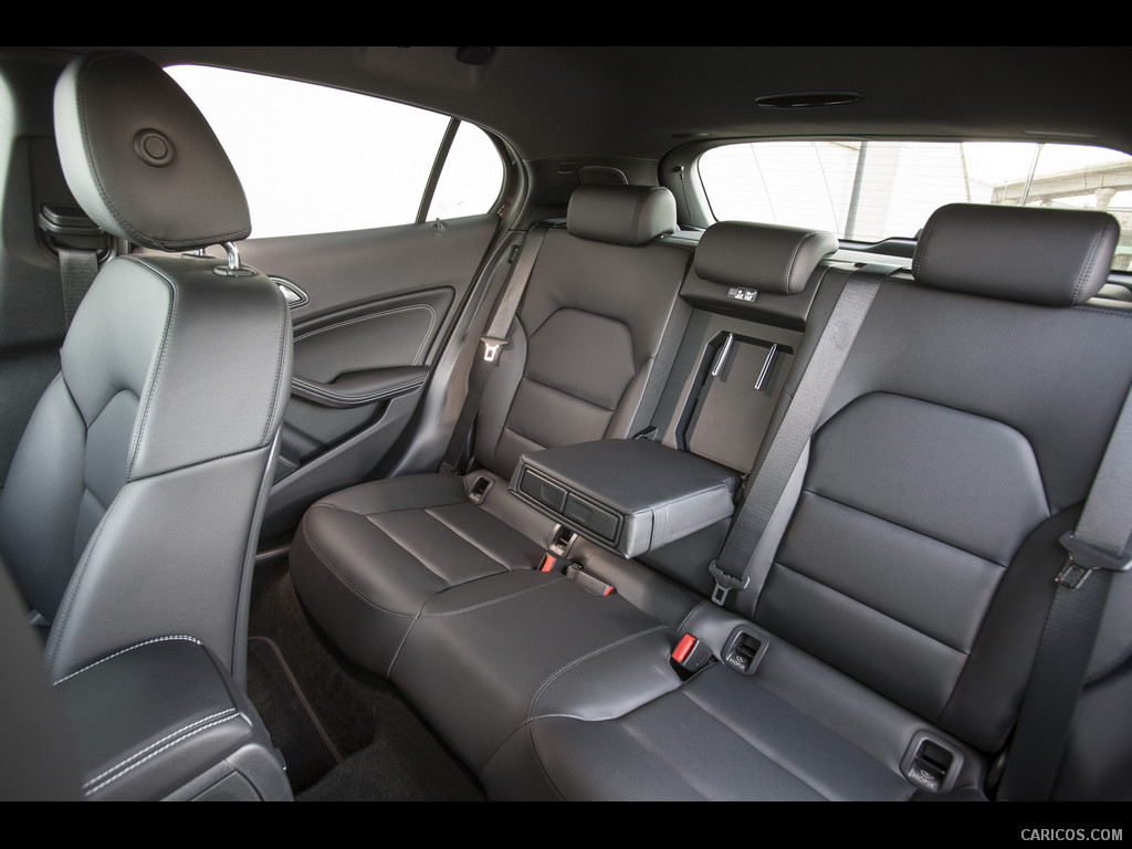 2015 Mercedes-Benz GLA 200 CDI (UK-Version)  - Interior Rear Seats