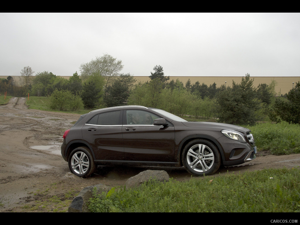 2015 Mercedes-Benz GLA 220 CDI 4MATIC AMG (UK-Version)  - Off-Road