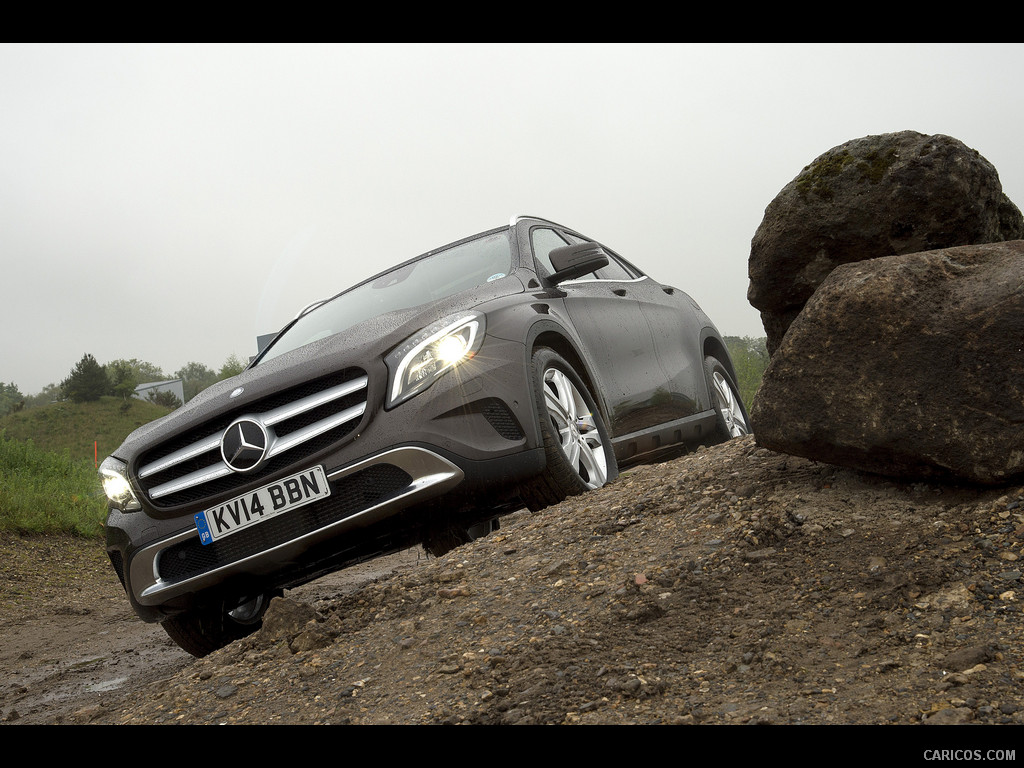 2015 Mercedes-Benz GLA 220 CDI 4MATIC AMG (UK-Version)  - Off-Road