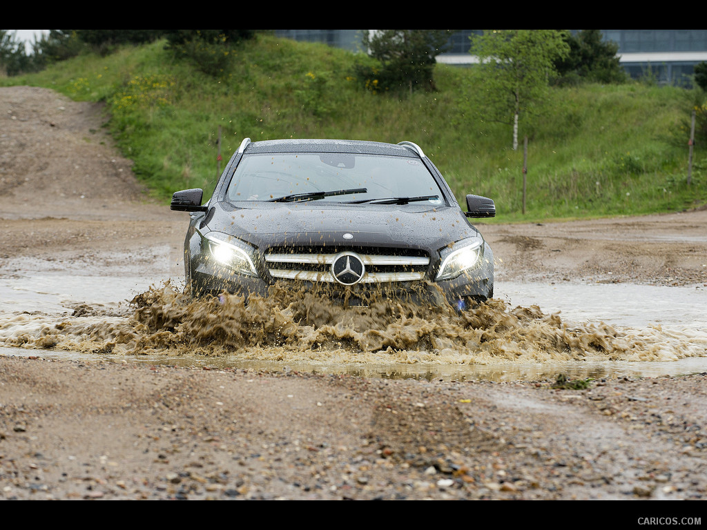 2015 Mercedes-Benz GLA 220 CDI 4MATIC AMG (UK-Version)  - Off-Road