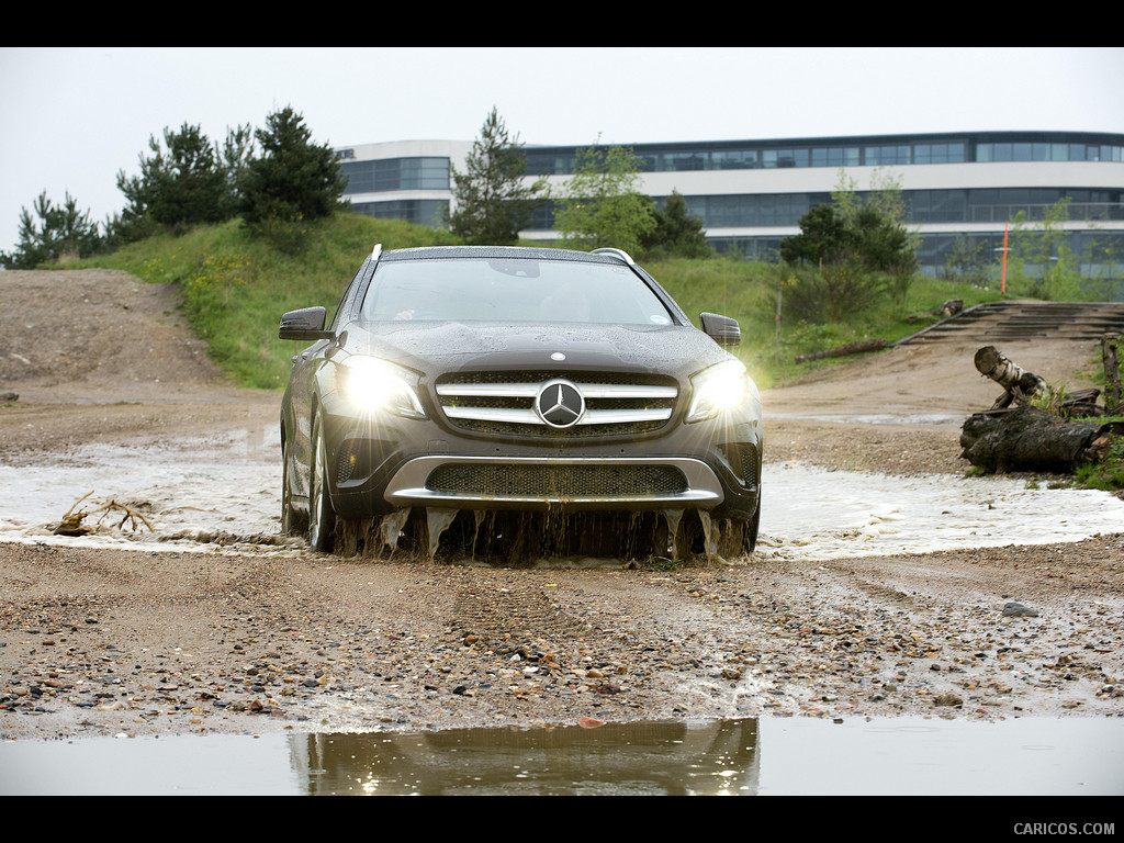 2015 Mercedes-Benz GLA 220 CDI 4MATIC AMG (UK-Version)  - Off-Road