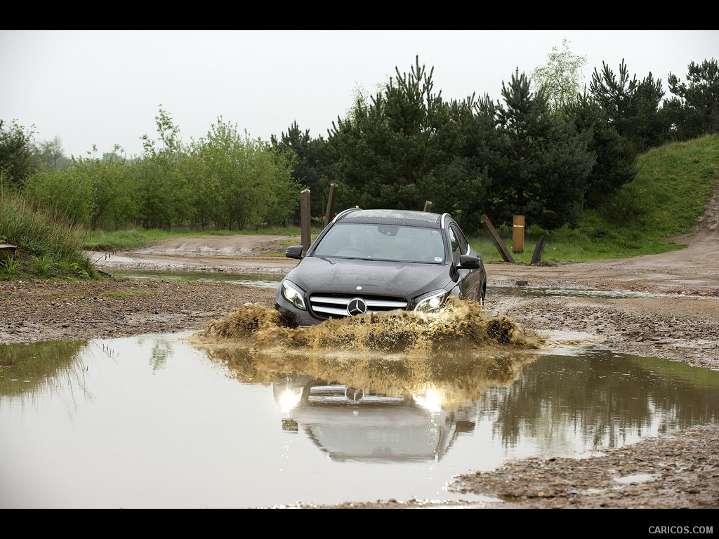 2015 Mercedes-Benz GLA 220 CDI 4MATIC AMG (UK-Version)  - Off-Road