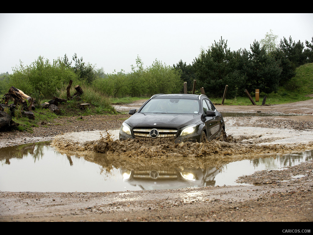 2015 Mercedes-Benz GLA 220 CDI 4MATIC AMG (UK-Version)  - Off-Road