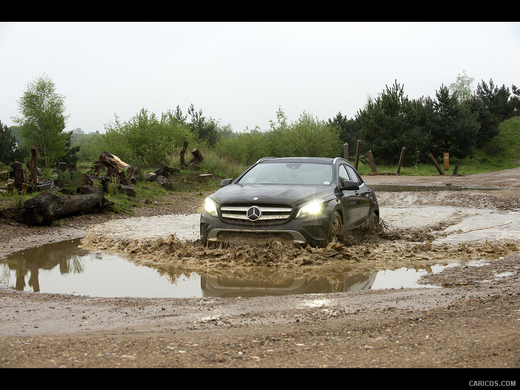 2015 Mercedes-Benz GLA 220 CDI 4MATIC AMG (UK-Version)  - Off-Road