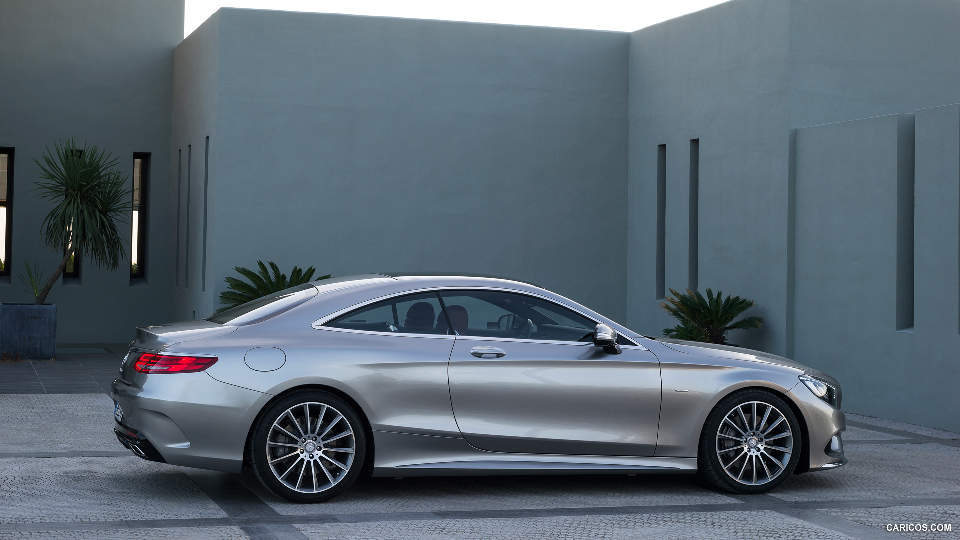 2015 Mercedes-Benz S-Class S500 4MATIC Coupe  - Side, #26 of 145