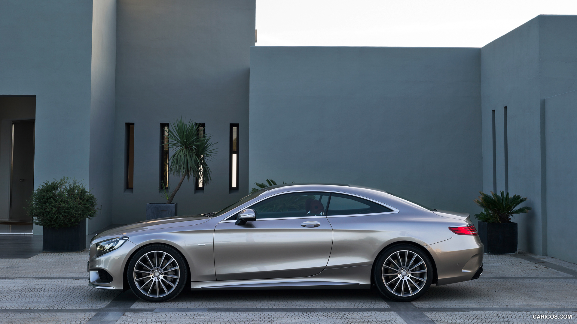 2015 Mercedes-Benz S-Class S500 4MATIC Coupe  - Side, #27 of 145