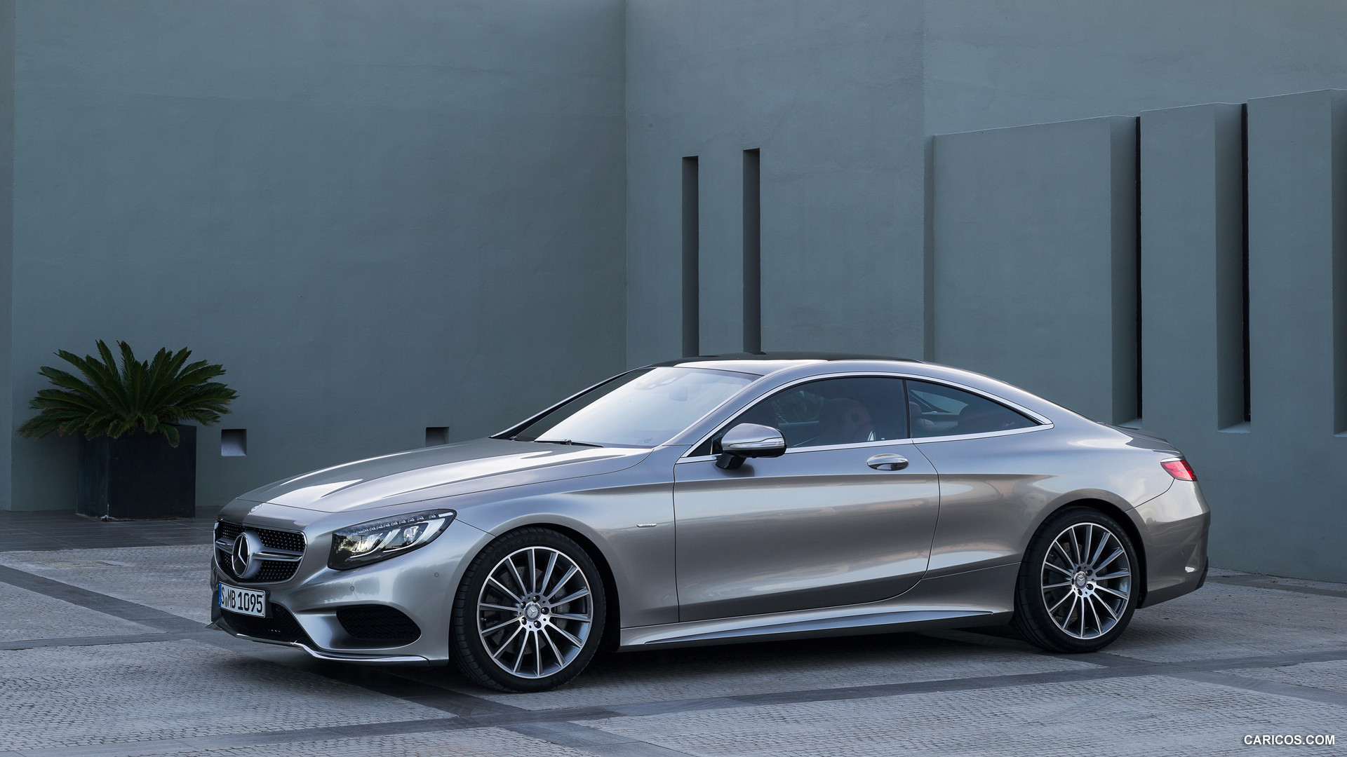 2015 Mercedes-Benz S-Class S500 4MATIC Coupe  - Side, #28 of 145