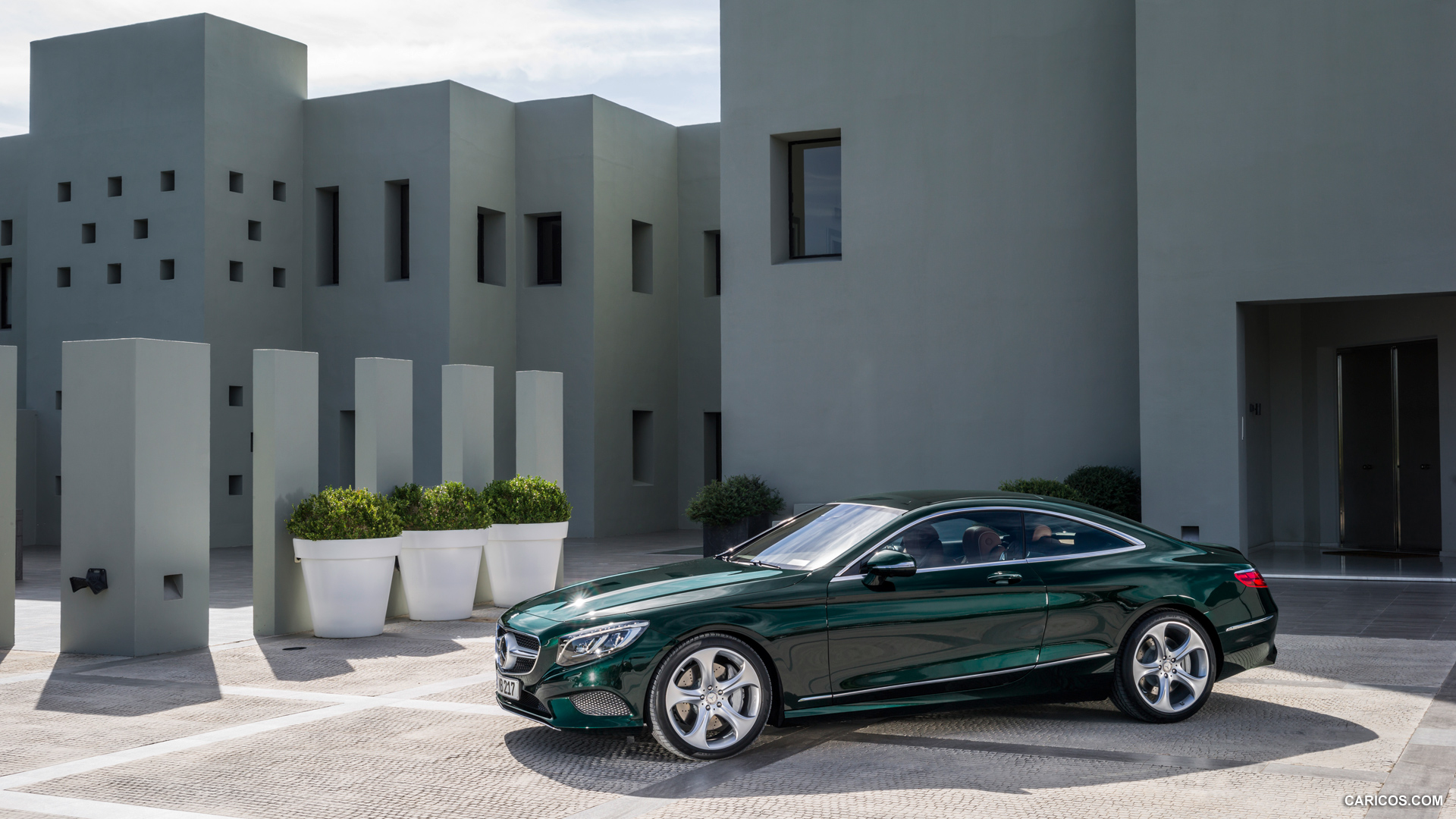 2015 Mercedes-Benz S-Class S500 4MATIC Coupe  - Side, #103 of 145